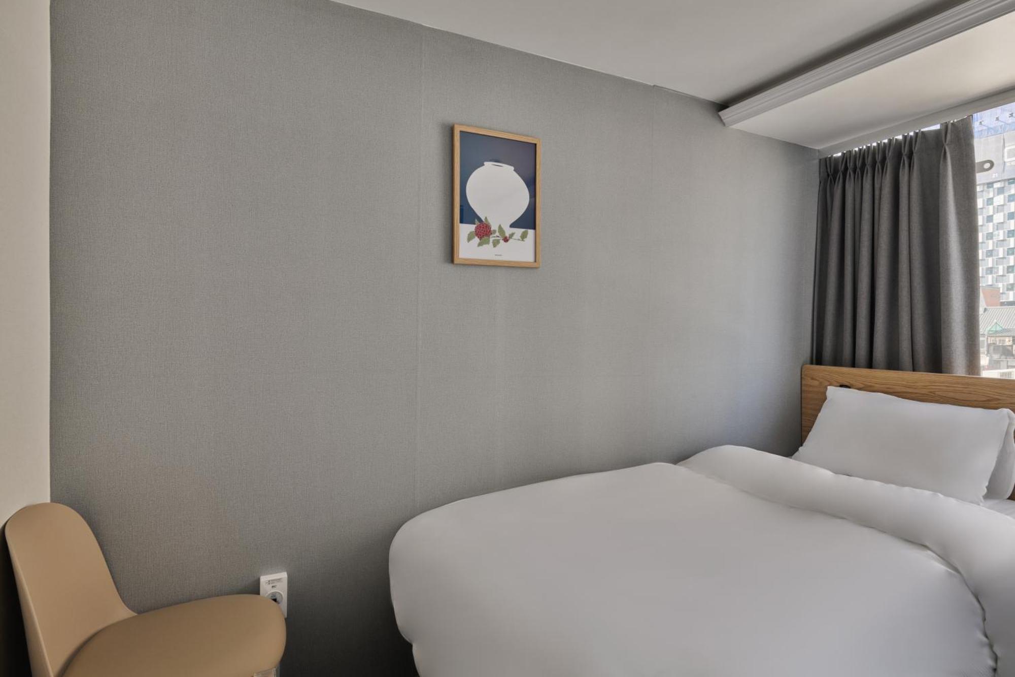 L Hotel